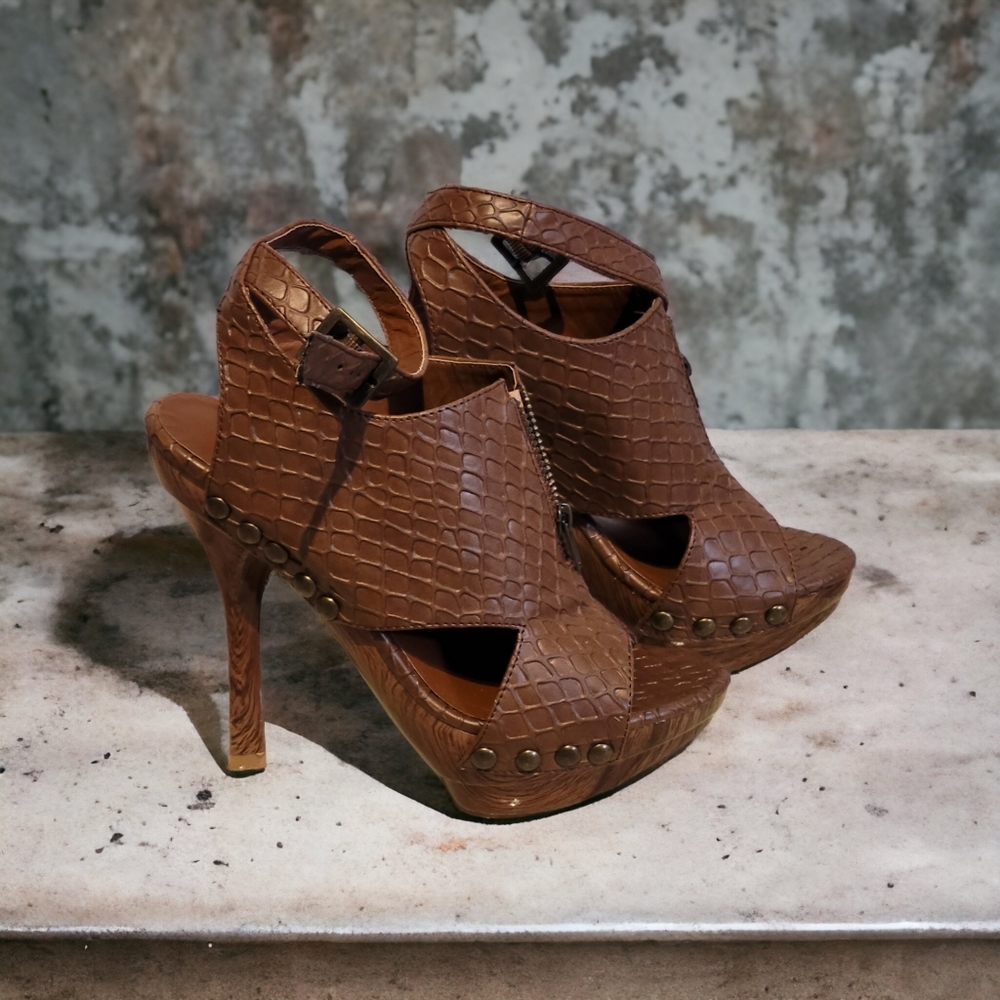 Lilliana Women's Brown Platforms Faux Croc Clogs Ashanti Size 6.5
